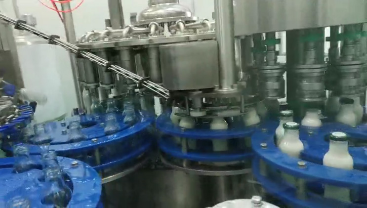 Automatic-3-in-1water-Juice-Beverage-Glass-Bottle-Filling-Line-Machine5